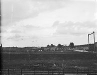 831768 Afbeelding van laagvliegende Amerikaanse B-17 (Flying Fortress) vliegtuigen, boven het afwerpterrein ...